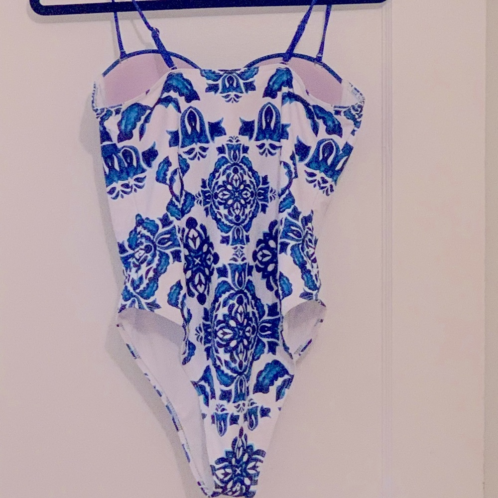 BNNT size Large Swimsuit - Picture 6 of 13